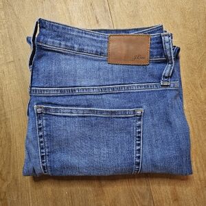 J. Crew Curvy Vintage Straight Stretch Medium Wash Cotton Denim Jean Size 33